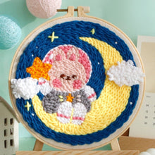 Carica l&#39;immagine nel visualizzatore di Gallery, Punch Needle Coniglietto astronauta