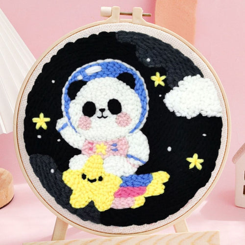 Punch Needle Panda astronauta