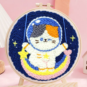 Punch Needle Gattino sulla'altalena arcobaleno