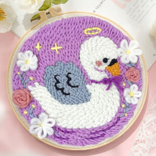 Carica l&#39;immagine nel visualizzatore di Gallery, Punch Needle Cigno con nastro viola