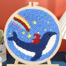 Carica l&#39;immagine nel visualizzatore di Gallery, Punch Needle Bambina e balena con un arcobaleno