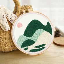 Carica l&#39;immagine nel visualizzatore di Gallery, Punch Needle Kit Montagne verdi