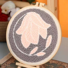 Carica l&#39;immagine nel visualizzatore di Gallery, Punch Needle Fiore rosa pastello