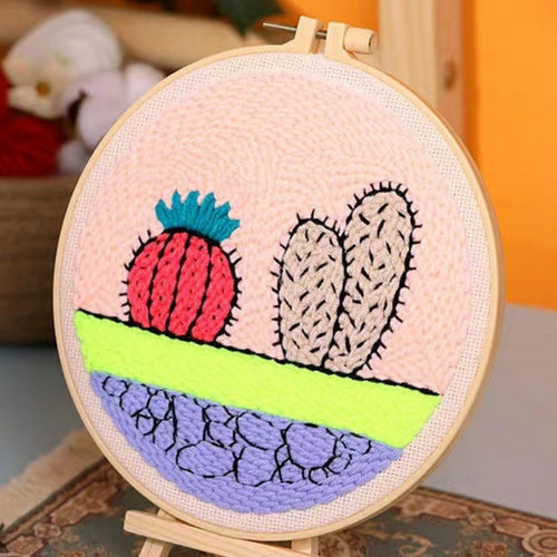 Punch Needle Cactus colorati su sfondo rosa