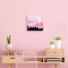 Carica l&#39;immagine nel visualizzatore di Gallery, Mini Kit da Dipingere con i Numeri 20x20cm con cornice New York sotto un cielo rosa