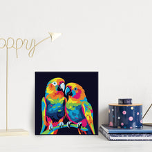 Carica l&#39;immagine nel visualizzatore di Gallery, Mini Kit da Dipingere con i Numeri 20x20cm con cornice Pappagalli Pop Art Astratti
