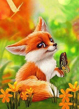 Carica l&#39;immagine nel visualizzatore di Gallery, Diamond Painting - Volpina E Farfalla 40x50cm tela già incorniciata