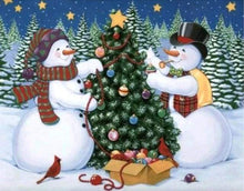Carica l&#39;immagine nel visualizzatore di Gallery, Diamond Painting - Pupazzi Di Neve E Albero Di Natale