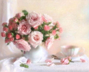 Dipingere con i numeri - Rose Rosa Su Un Tavolo Bianco