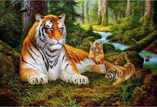 Carica l&#39;immagine nel visualizzatore di Gallery, Dipingere con i numeri - Famiglia Di Tigri Nel Bosco